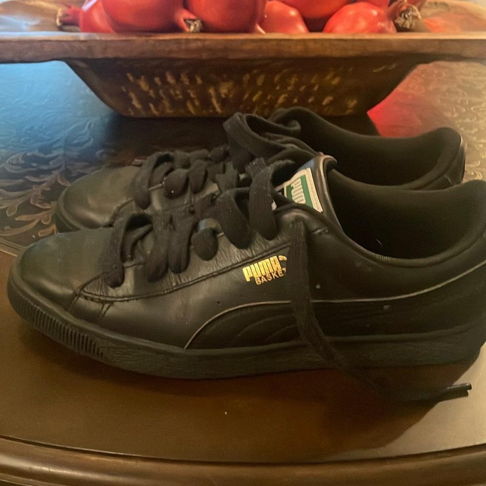 EUC Men’s Puma Basket Classic XXI leather sneakers